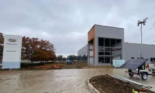 Blog Thumbnail Wide Solar Trailer outside Cadillac's new dealership being constructed